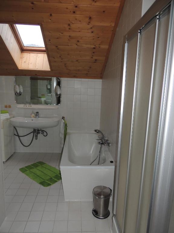 プファルヴェルフェンHaus Riederアパートメント 部屋 写真