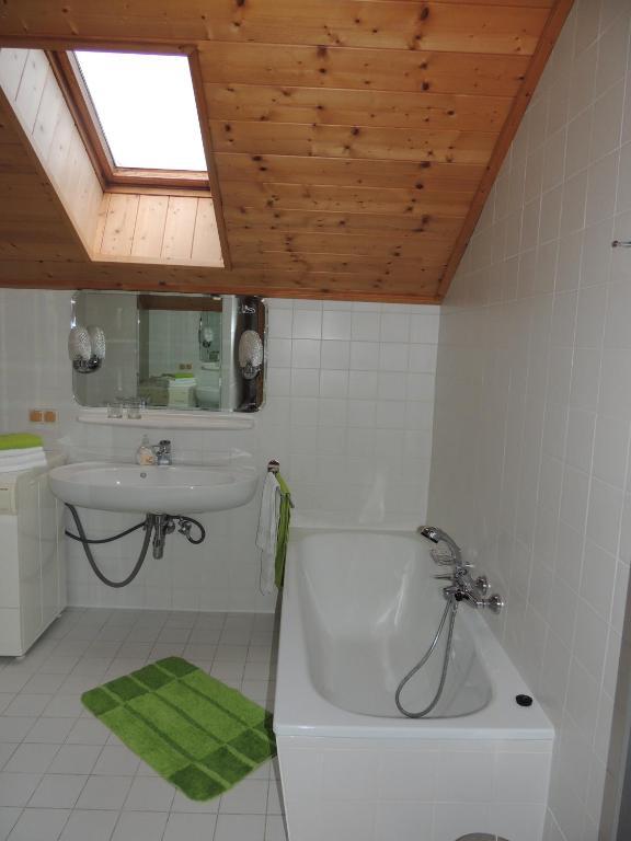 プファルヴェルフェンHaus Riederアパートメント 部屋 写真